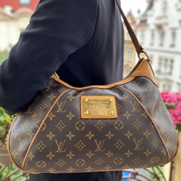 Louis Vuitton, Bags, Beautiful Authentic Louis Vuitton Monogram Thames Gm  Shoulder Bag